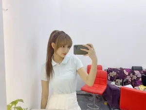 程潇单马尾俏皮自拍照图片_2