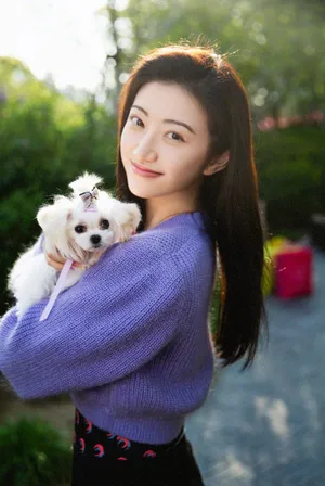 景甜紫毛衣甜美写真图片_2