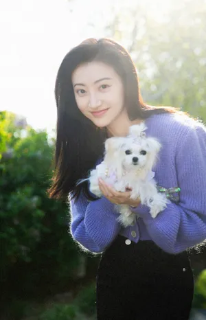 景甜紫毛衣甜美写真图片_3
