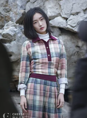 周依然轻甜养眼写真图片_2