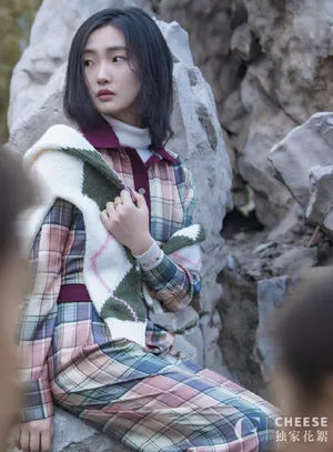 周依然轻甜养眼写真图片_5