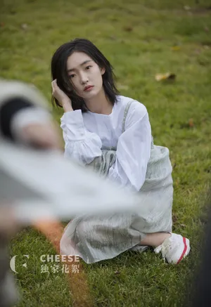 周依然轻甜养眼写真图片_6