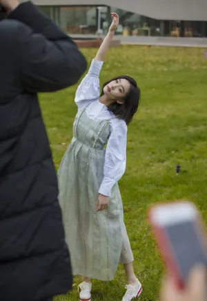 周依然轻甜养眼写真图片_7