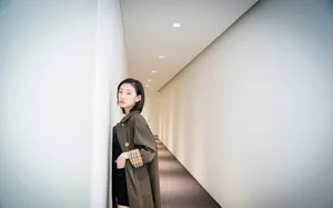 周依然风衣甜酷写真图片_3
