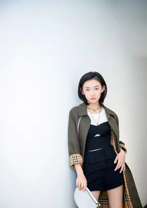 周依然风衣甜酷写真图片_4