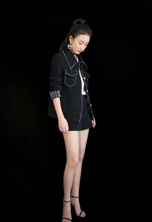 周依然甜酷养眼写真图片_2