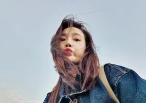 张佳宁灵动俏皮自拍图片_3