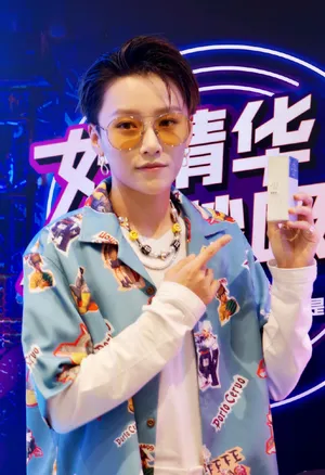 刘雨昕嘻哈风活动照图片