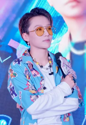 刘雨昕嘻哈风活动照图片_4