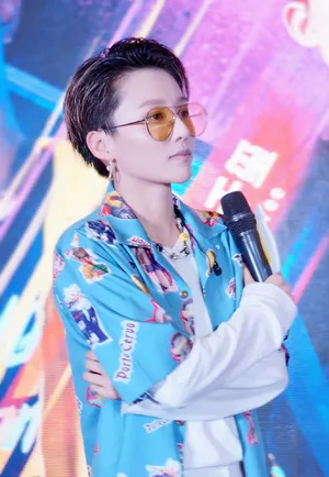 刘雨昕嘻哈风活动照图片_6