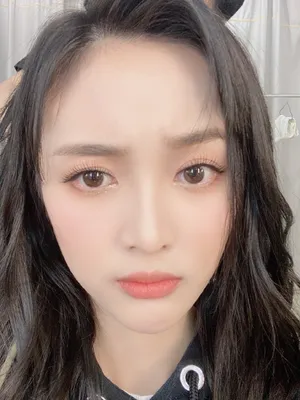 吴宣仪性感后台自拍照图片_1