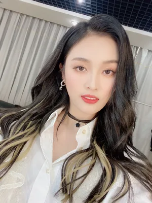吴宣仪性感后台自拍照图片_7