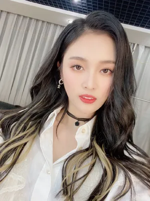 吴宣仪性感后台自拍照图片_8