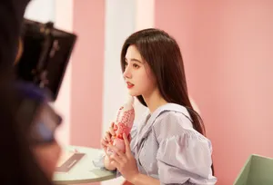 鞠婧祎品牌代言甜美花絮图片_5