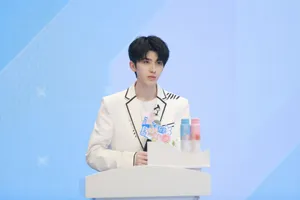 青春制作人代表蔡徐坤帅气图片