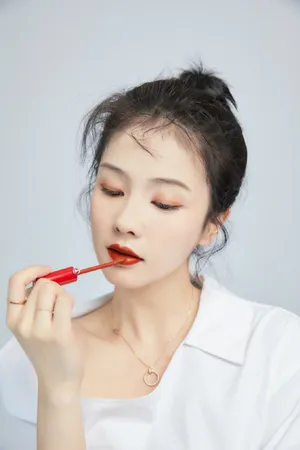 白鹿红唇性感代言写真图片