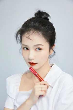 白鹿红唇性感代言写真图片_2