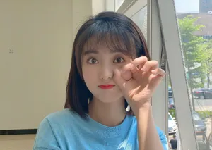 邢菲清新俏皮自拍照图片_5