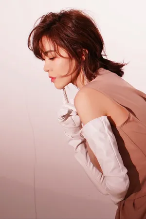 郁可唯性感优雅写真图片_1