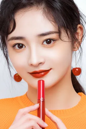 周洁琼性感红唇写真图片_2