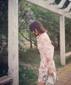 田沅清新甜美写真图片