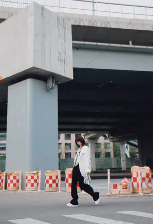 田沅时尚优雅街拍图片_3