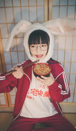 沈莹俏皮可爱写真图片_1