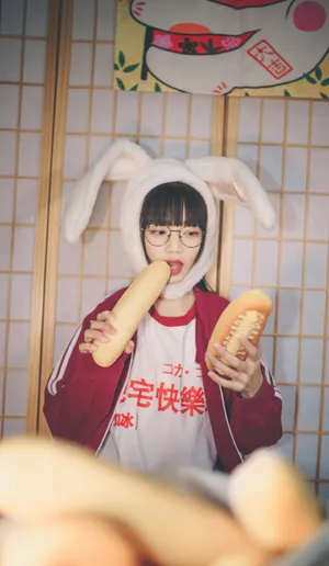 沈莹俏皮可爱写真图片_1