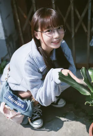 青春有你2沈莹可爱街拍写真_3