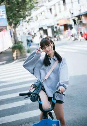 青春有你2沈莹可爱街拍写真_12