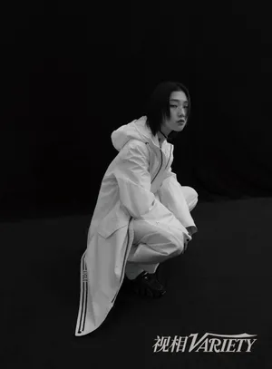 yamy简约黑白写真图片_2