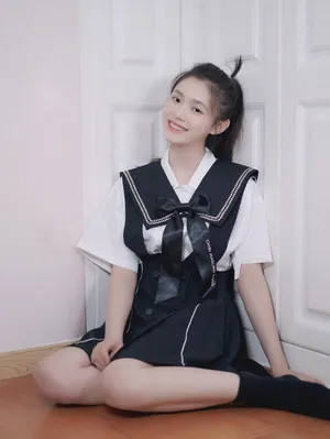 林允蝴蝶结甜笑靓丽写真