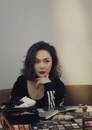 程莉莎低胸装妩媚性感图片_5