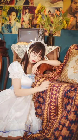 沈莹萝莉装甜美性感写真