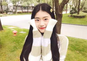胡馨尹户外甜美可爱写真图片_5