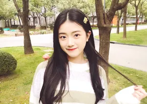 胡馨尹户外甜美可爱写真图片_6