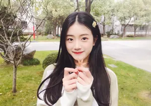 胡馨尹户外甜美可爱写真图片_8