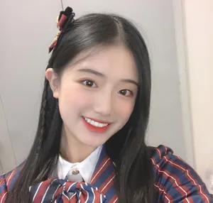 胡馨尹东方卫视跨年后台照片