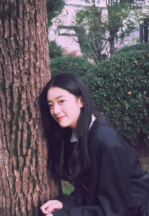 胡馨尹清纯可人制服照图片_2