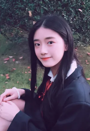 胡馨尹清纯可人制服照图片_3