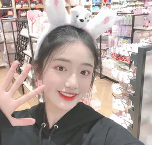 胡馨尹甜美生活自拍照图片