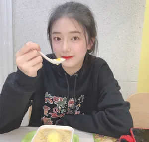 胡馨尹甜美生活自拍照图片_3