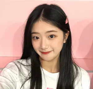 胡馨尹俏皮居家自拍照图片_5
