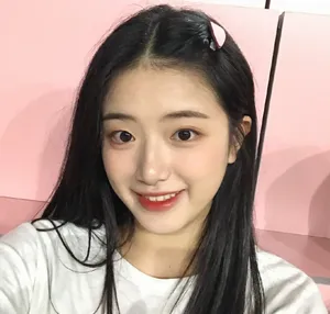 胡馨尹俏皮居家自拍照图片_6
