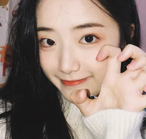 胡馨尹俏皮居家自拍照图片_8