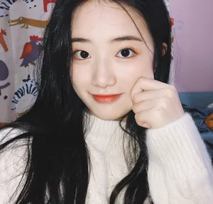 胡馨尹俏皮居家自拍照图片_13