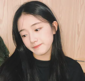 胡馨尹日常自拍照图片