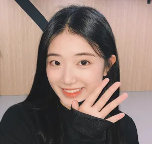 胡馨尹日常自拍照图片