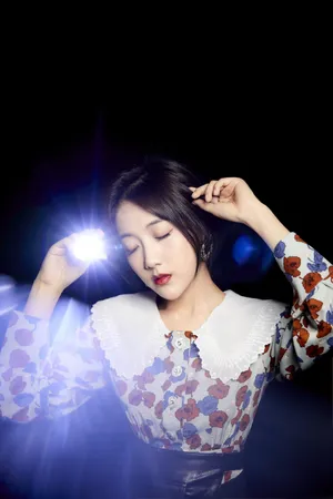 李艺彤性感优雅写真图片