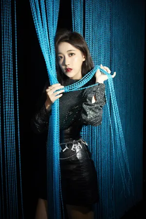 李艺彤性感优雅写真图片_3